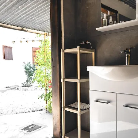 Hidden Valley - Charming 2br House In בית נופש